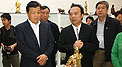 劉云山在欣賞宇達關(guān)公銅像
